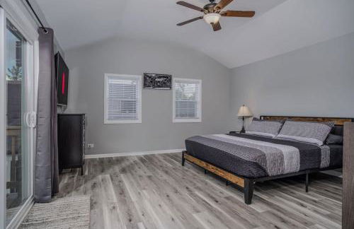 3BR 2BTH Waterfront Vacation Rental on Riverwalk to Downtown McHenry with Pier - Foto 42