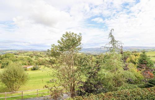 Hilltop Lodge - Photo 26