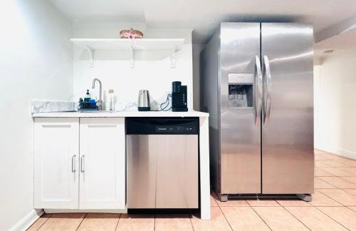 Entire 4 bedroom familyfriendly basement apartment, MetroWalk - Foto 2