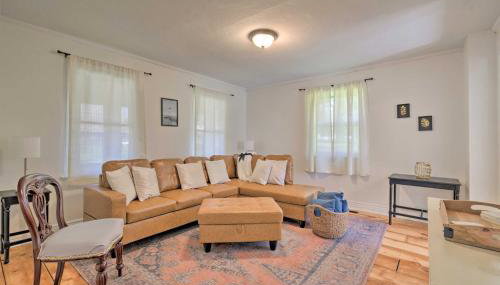 Walk to Beach! Sodus Point Escape with Private Yard - Foto 5