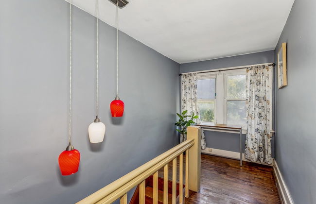 Cute Cozy and Cheerful 3 Bedroom House - Photo 22