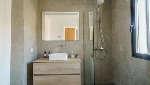 Bright & Stylish Retreat by the Sea Near Ericeira - Foto 5, Shower