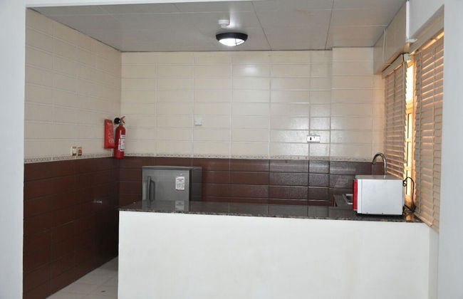 ROYAL SUITE HOTEL APARTMENTS - Photo 5