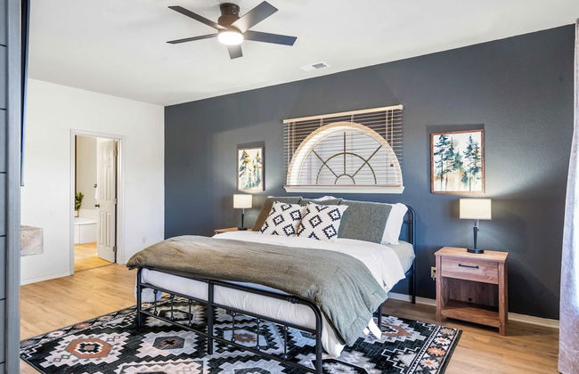 T Time Getaway - Overlooking Golf Views! - Photo 5