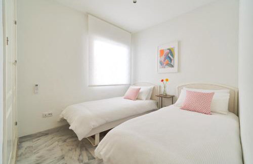 Modern City Centre Apartment w/ Terrace & Fast WIFI - Foto 25