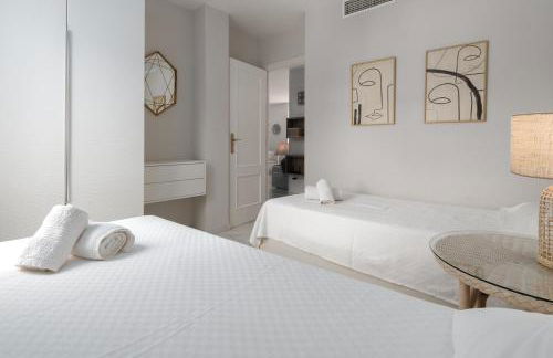 The Marbella Beach House - 4min Walk to the Sea - Photo 15