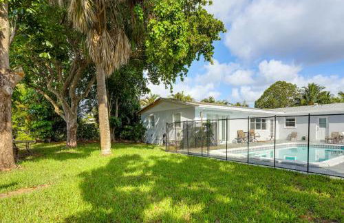 3 Mi to Riviera Beach! Group-Friendly Home with Yard - Foto 2