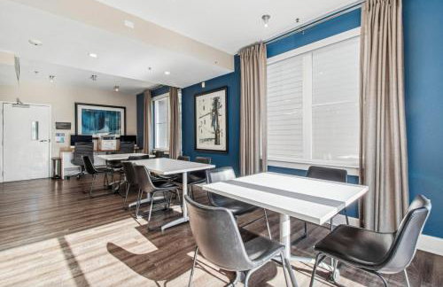 Blueground Emeryville pool nr Bay Street Park SFO-1987 - Foto 24