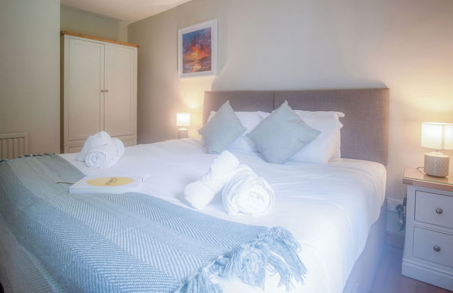 Hill House - 4 Bedroom - Llanrhidian - Photo 4