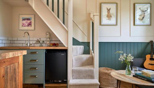 Extraordinary Huts Ltd - Photo 5