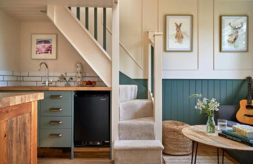 Extraordinary Huts Ltd - Photo 5