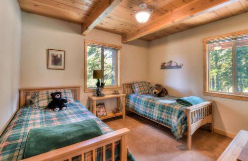 Chamberland Getaway Lake Views with Deck - Foto 35