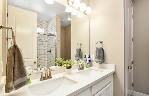 Windtree Retreat Hot Tub Pet-Friendly Fire Pit Near Downtown - Foto 11