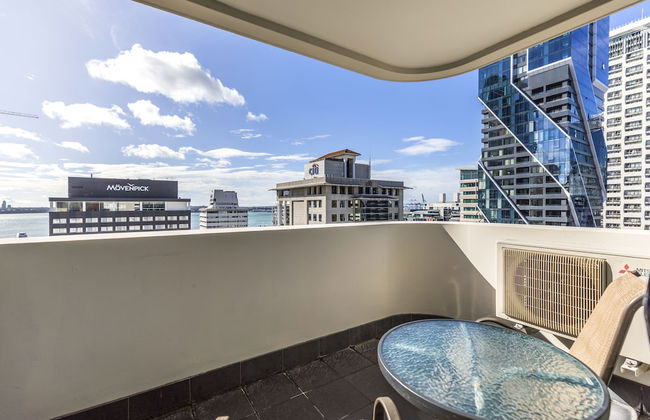 Quest on Queen - Photo 12