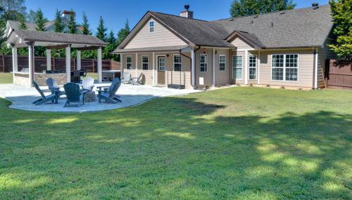 Spacious Winder Getaway with Hot Tub and Game Room! - Foto 3