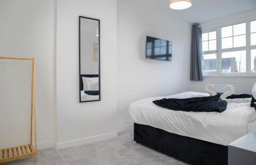 Big 4-Bed House in Haydock Ideal for Work Crews - Foto 30