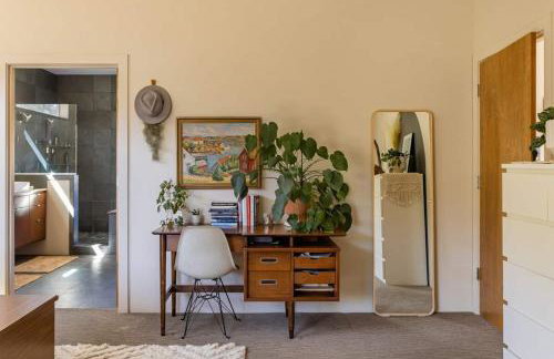 Mid Century Modern Family Home On 25 Acres! - Foto 28