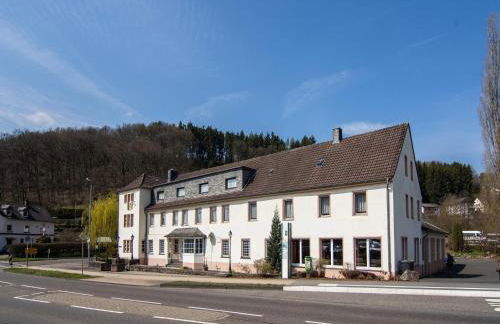 Grosse Gruppenunterkunft im Nationalpark Eifel mit Bar und Terrasse - Foto 102