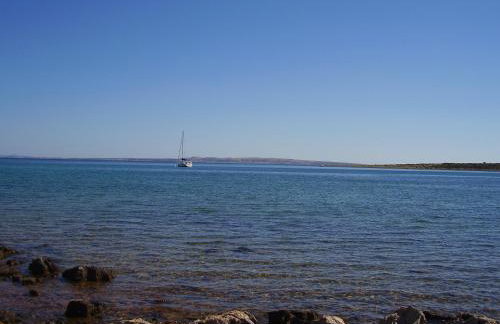 Water view brand new Apartment, short stroll to beach, peaceful! - Foto 18