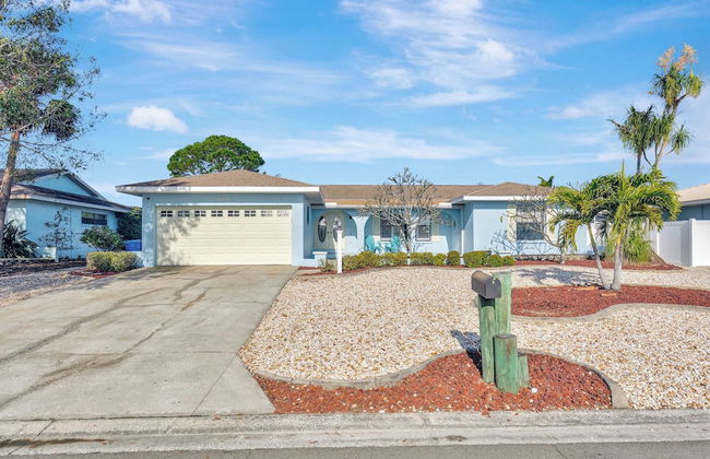 Waterfront Pool House w/ Heated Pool! - Foto 45