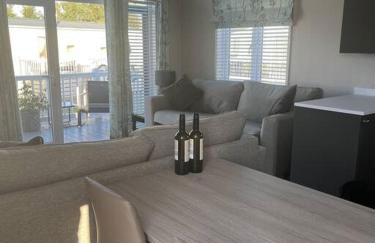 2 Bedroom Villa - Lakeside Holiday Park - Photo 9