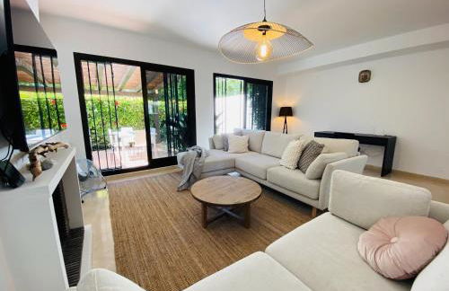 Escape to Serenity - 3 Bedroom Townhouse by the Sea! - Photo 7