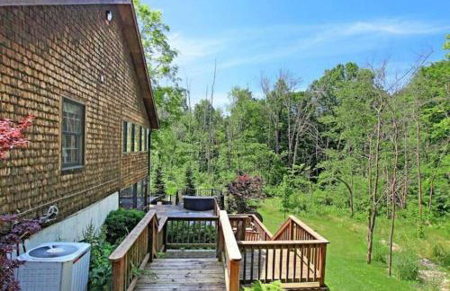 Secluded cabin on 10 acres - hot tub & game room! - Foto 18