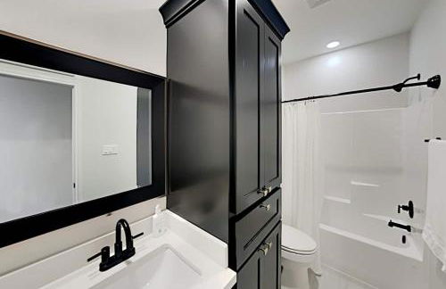 Luxurious Family-friendly Oasis with Laguna Views - Foto 15