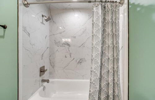 1 Mi to Campus Modern Tulsa Home with Private Yard - Foto 16