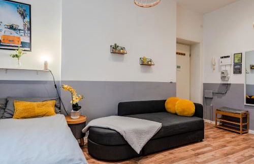 Cozy Retro Chic with Patio and Self Check-in - Foto 11