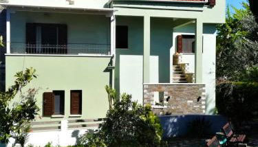 Almira Kalamos - Foto 1