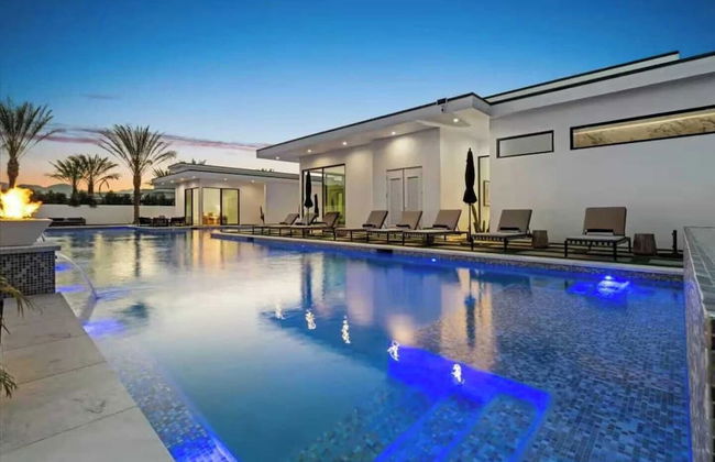 Sleeps 20 7-bedroom Villa w/ Pool, Putting Green & Hot Tub Bravo Villa #11 by Avantstay - Foto 12