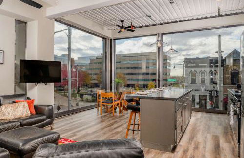 Penthouse City Overlook 2BR Apartment - free parking - Foto 1