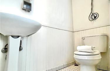 Caretakers Apartment-Split level Full Bed with European Bath Pet Friendly fee applies - Photo 7