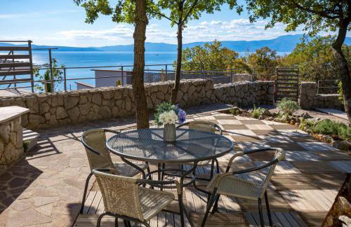 Luxury Villa Oštro with pool & Krk bridge view - Photo 33