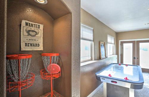 Cozy Black Hawk Retreat with Games and Patio - Foto 7