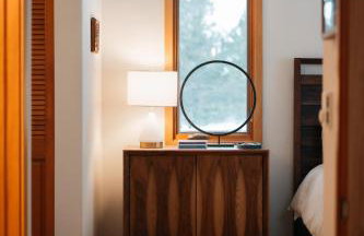 Midcentury home, private beach. large great room - Foto 42