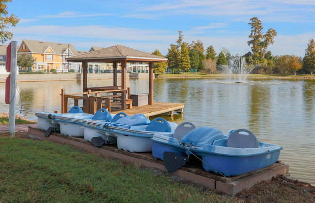 Near Theme Parks! Gorgeous 3 BR Town Home, Splash Park, Pool, Lake, And More! - Foto 44