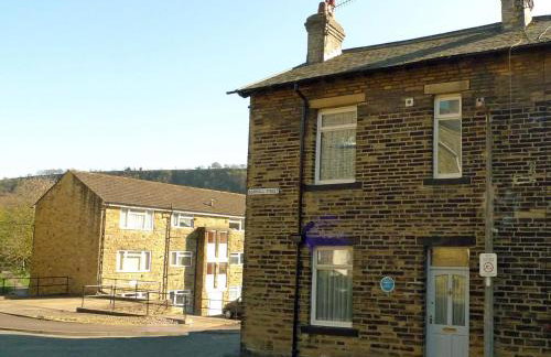 Ted's House - Photo 1