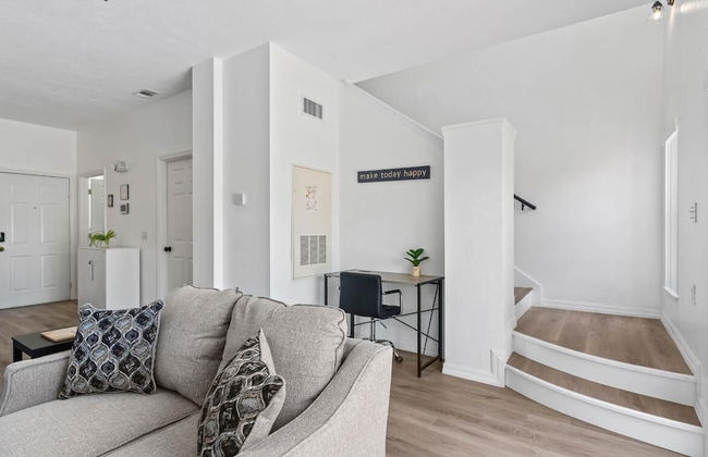 Amazing 3BR 2BA Townhome With Lake View at Terra Verde! - Foto 6