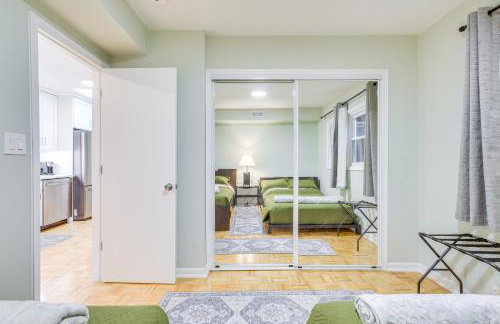 Steps to Shops and Eats Apt in Portage Park! - Foto 18