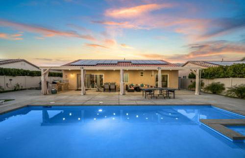 Views, Gameroom, Saltwater Pool & Hot tub, Firepit by MariamsBnb - Foto 35