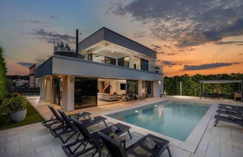 Villa Zorina heated pool 45 m2, Jacuzzi & sauna - Foto 1