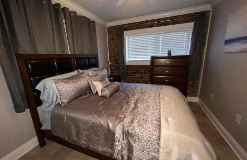 Two bedroom apt with desk washer dryer & pool - Foto 8