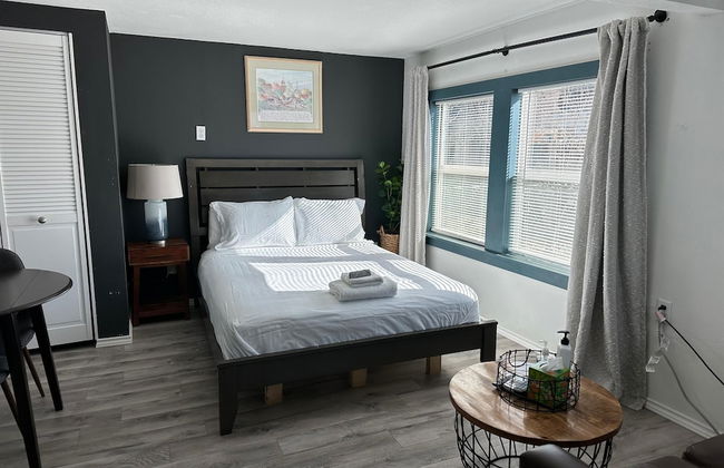 Cute Tiny House With Fenced Yard Near Plaza Dist - Photo 6