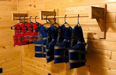 Cozy Lakefront Retreat with Game Room, Outdoor Living and Dock in Wisconsin - Foto 8