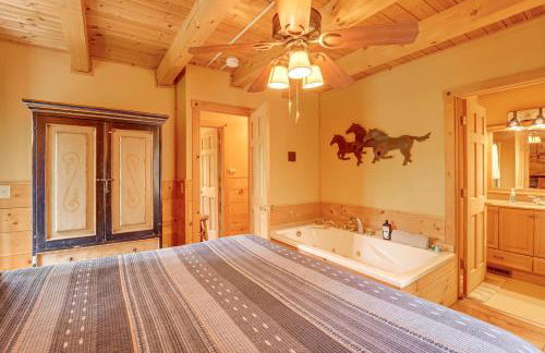 Fire Pit and Porch Warm and Woodsy Rothbury Escape! - Foto 12