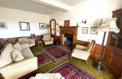 Beautiful 4BR Period Home With Spectacular Views - Pass the Keys - Photo 9