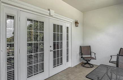 3-BR Condo with Dreamy Balcony Views, Walk to Pool - Foto 39