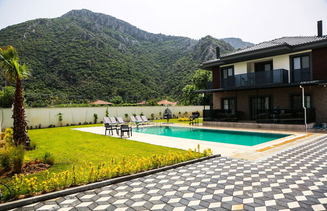 VILLA SEMI - Photo 1